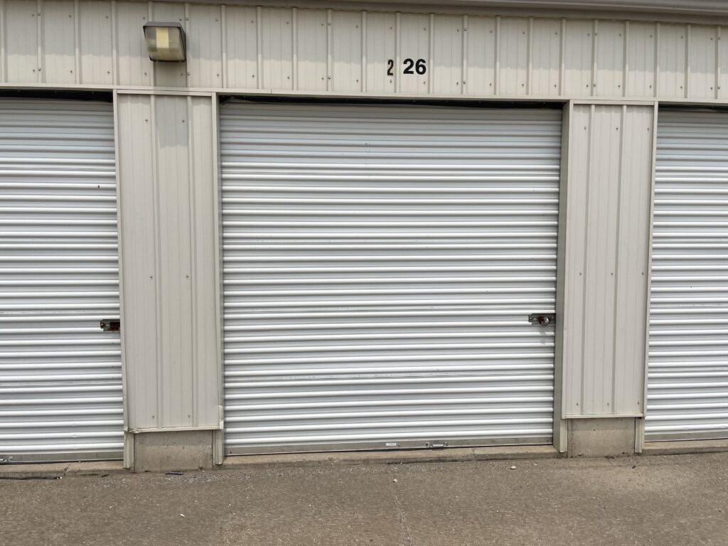 10′ x 20′ x 9′ drive-up storage units with 8′ x 8′ roll-up door in Davenport, Iowa - Unit 226