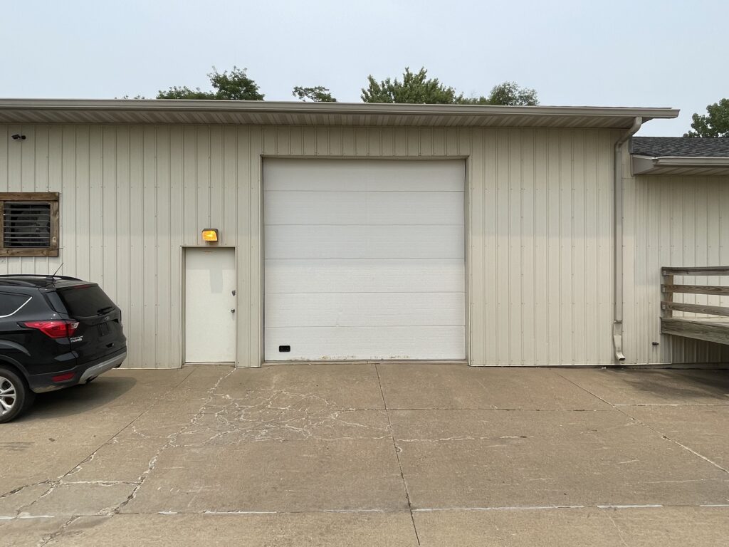 31.5' x 50' x 14' Heated Warehouse Storage, regular exterior door and one 11′ x 11′ Roll-up Door in Davenport, iowa