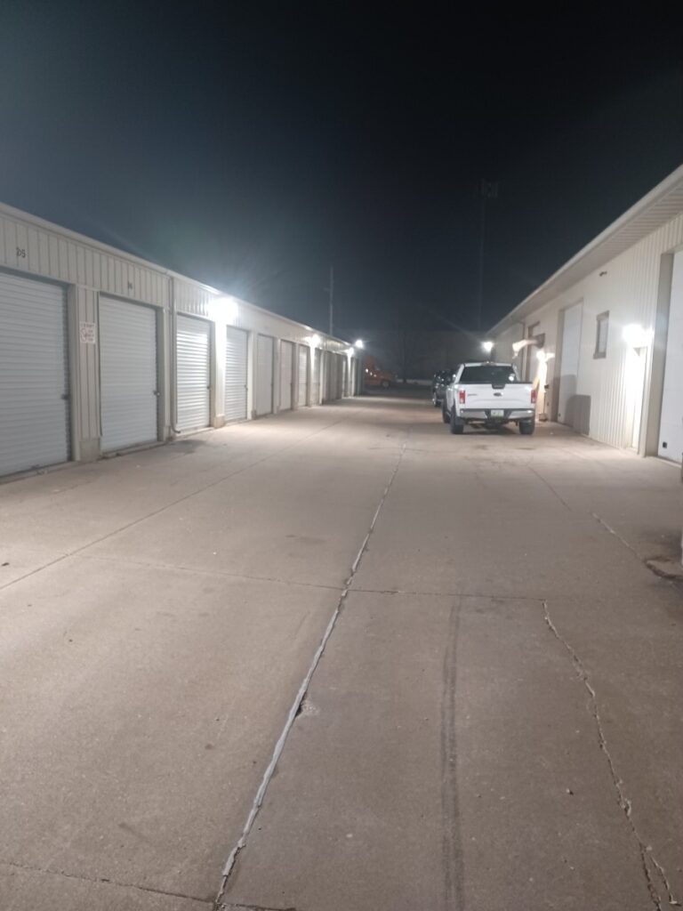 Davenport Storage Center is a well lit storage storage facility in Davenport, Iowa.